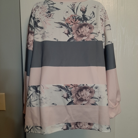 Color block and Floral top, sz 2XL - Picture 2 of 3